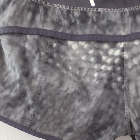 Lululemon Speed Short Snowy Owl 4 EUC - Picture 2 of 7